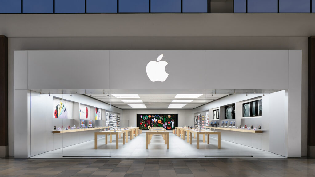 Apple Store / Apple
