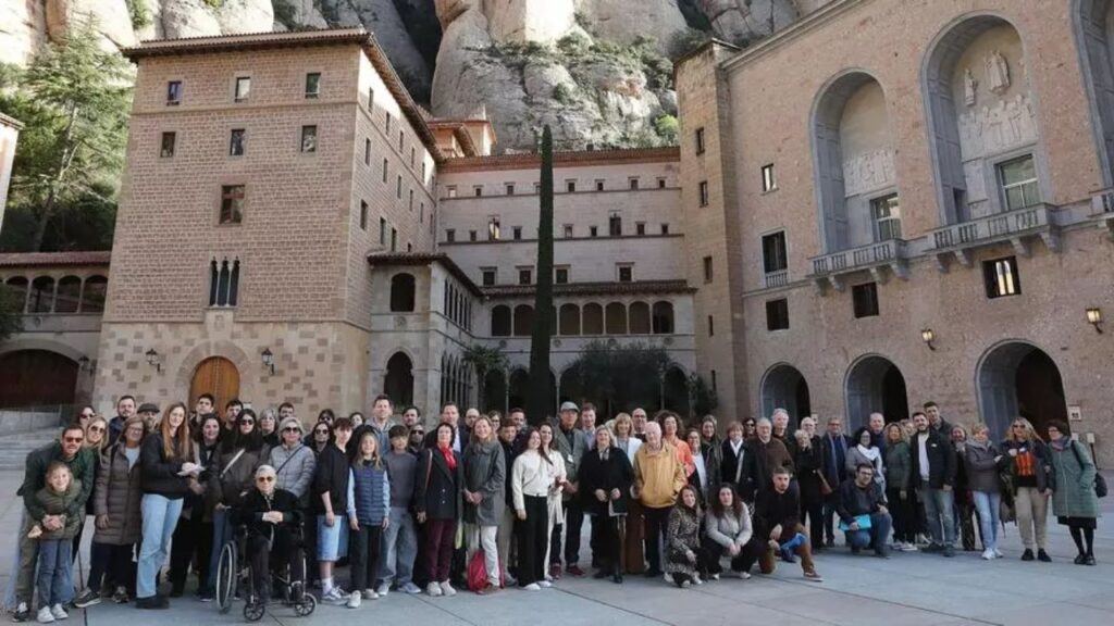 Assistents van participar ahir a Montserrat en un acte per recordar les víctimes del sinistre de Germanwings